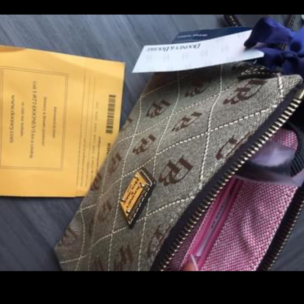 Dooney & Bourke cross bag